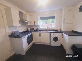 Ayrey Ave 4 Bed Apart - 2