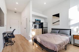 Gorgeous studio with Free parking - 5