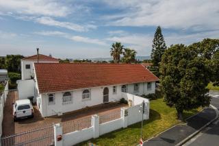 Milnerton Oak Lodge - 5