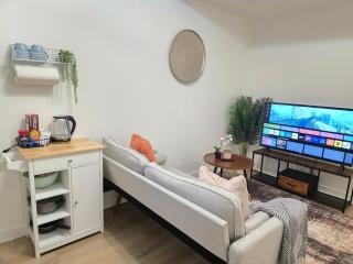 Cozy and Private 1BR Basement Suite in West Edmonton - 3