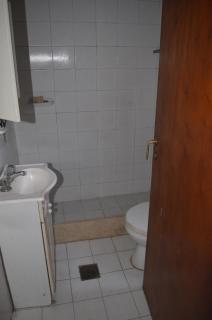 Casa rústica en zona de bodegas amplio jardín pileta fogón y churrasqueara - 1