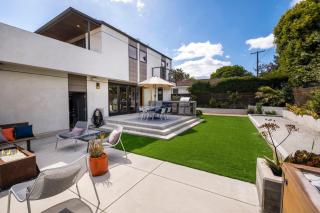 Modern Sea Escape - 9