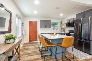 Dog Friendly - 8min to Downtown - FAST Wifi - 7