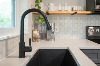 Dog Friendly - 8min to Downtown - FAST Wifi - 1