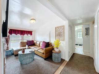 1920s Rustic Cabin, 20 Min to Disney and Nightlife - 0