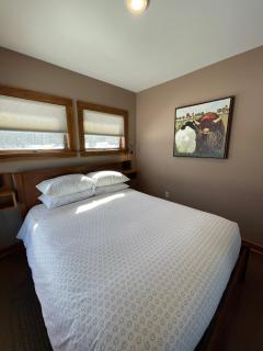 Gorgeous Cabin Getaway on a Farm in Windsor County, Vermont - 4