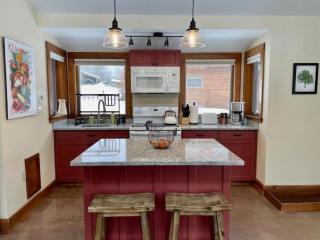 Gorgeous Cabin Getaway on a Farm in Windsor County, Vermont - 1