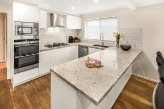 Edgewater Beachfront with Spa and Woodfire Oven - 5