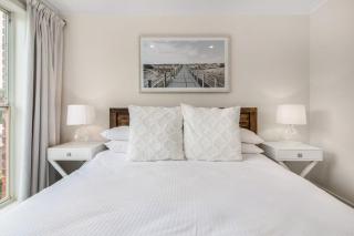 Edgewater Beachfront with Spa and Woodfire Oven - 3