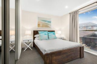 Edgewater Beachfront with Spa and Woodfire Oven - 2