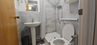 Beautiful 2 Bed Flat, Free Parking, 2 Bathrooms, Chiswick, London W4, Gated Development - Londra - 2