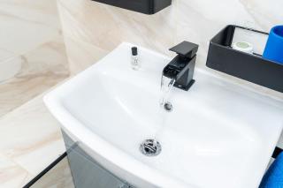 The Cozy Corner near NEC Birmingham Airport Entire Apartment Work Desk - 4