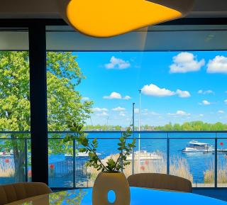 Marina Ostróda IV - super widok na jezioro, 10 m do wody, taras i balkon, winda, klima, garaż - 0