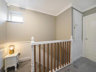 3 Bedrooms Big Kitchen Front & Back Garden House - 9