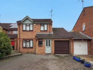 3 Bedrooms Big Kitchen Front & Back Garden House - 3