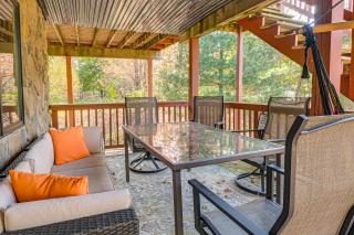 Lake Arbutus Cabin Private Deck and Hot Tub! - 8