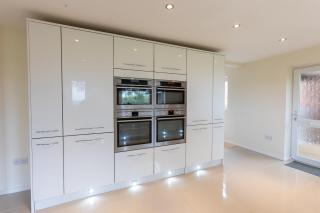 Grand 5BR Home in Market Harborough with Parking - 8