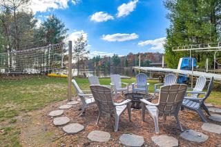 Lake Arbutus Cabin Private Deck and Hot Tub! - 1