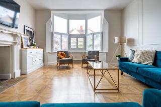 The Queens Ground Floor Apartment - 6