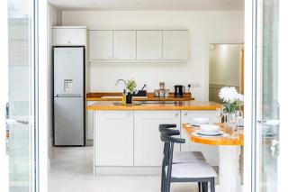 The Queens Ground Floor Apartment - 2