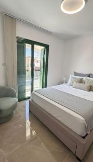 Luxury Beach Villa 2 min Walk to Sea & Airport - 3