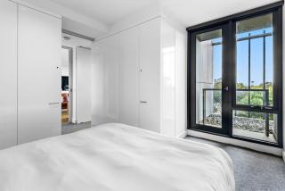 Pristine 1-Bed Apartment near Local Cafes - 5