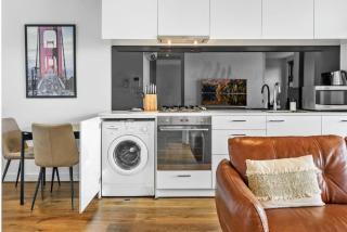 Pristine 1-Bed Apartment near Local Cafes - 7