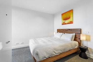 Pristine 1-Bed Apartment near Local Cafes - 4