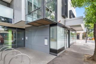 Pristine 1-Bed Apartment near Local Cafes - 6