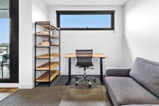 Pristine 1-Bed Apartment near Local Cafes - 2