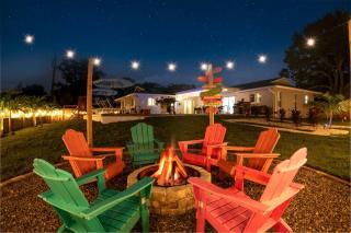 Mins to Beach, Heated Pool, MiniGolf, Firepit - 4