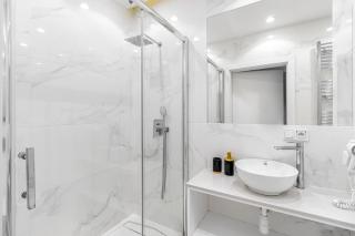 Luxury 2-room apartment with a beautiful city view - 8