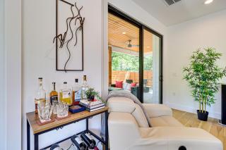 Chic Austin House with Spacious Backyard and Hammock - 3