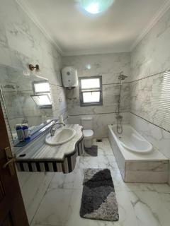 شقة جميلة فى العبور الحى التاسع مكيفه بالكامل وفيو حديقة - Obour - 7