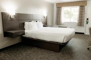 Quality Inn & Suites Lathrop - 7