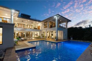 BIG Beach House Tranquility - beachfront renovated - 0