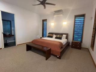 BIG Beach House Tranquility - beachfront renovated - 9