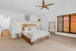 BIG Beach House Tranquility - beachfront renovated - 1