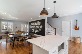 Downtown Stunner - 8