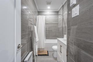 Modern 2BR - 2 Full Bathrooms - Trendy Griffintown - 5