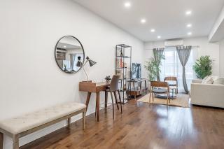 Modern 2BR - 2 Full Bathrooms - Trendy Griffintown - 4