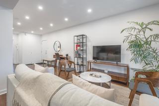 Modern 2BR - 2 Full Bathrooms - Trendy Griffintown - 1