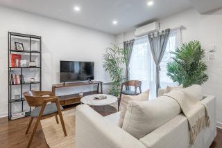 Modern 2BR - 2 Full Bathrooms - Trendy Griffintown - 0