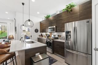 5 mins to Downtown - Tesla Charger - Sleeps 6 - 6