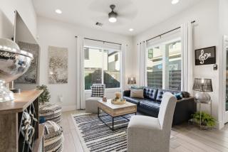 5 mins to Downtown - Tesla Charger - Sleeps 6 - 3