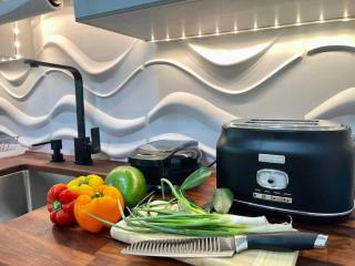 Topaz Classy, Cozy Condo Near Beaches & Airport - 1