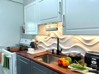 Topaz Classy, Cozy Condo Near Beaches & Airport - 7