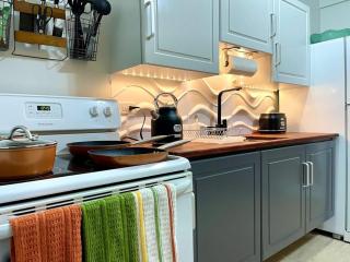 Topaz Classy, Cozy Condo Near Beaches & Airport - 2