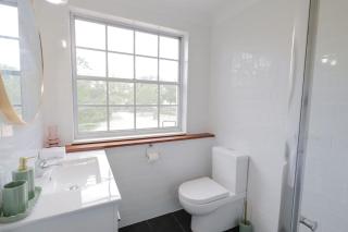 Country 4-Bed Homestead with Games Room & Views - 1