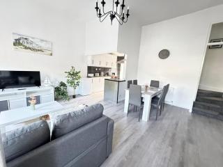 Spacious 2BR Home by Portobello Beach - 1